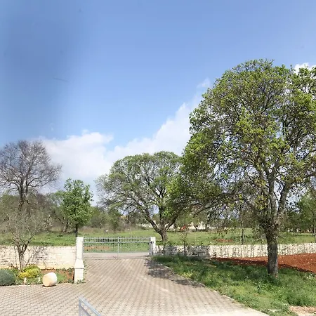 Holiday home Holiday House Bilic 211 *