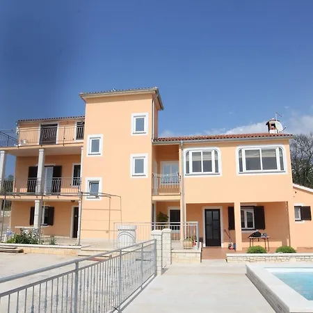 Holiday home Holiday House Bilic 211 *