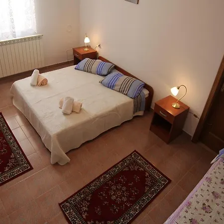 Holiday House Bilic 211 Golas