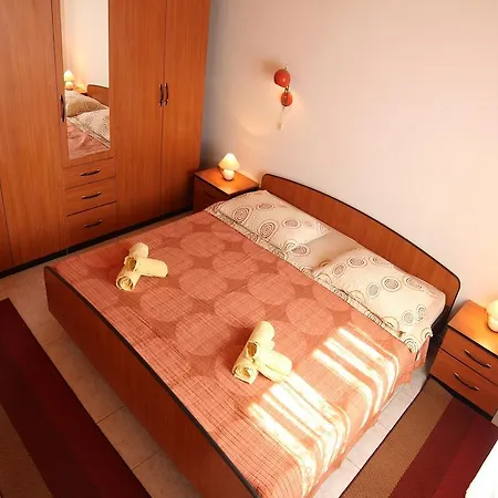 Holiday home Holiday House Bilic 211