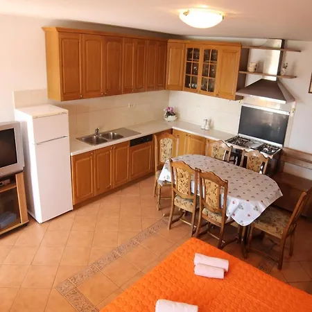 Holiday House Bilic 211