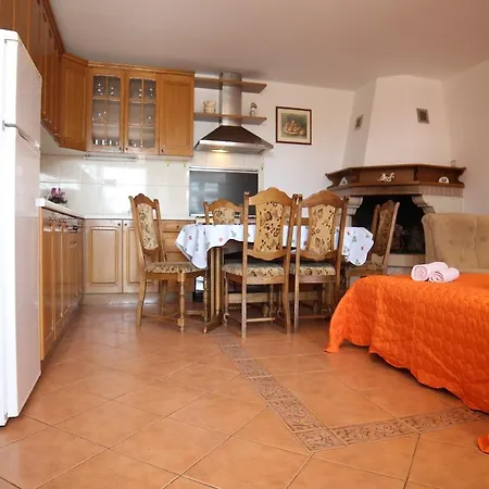 Holiday home Holiday House Bilic 211