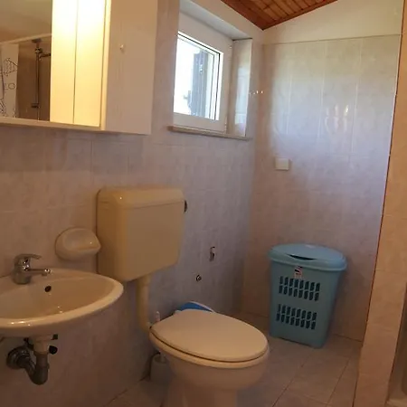 Holiday House Bilic 211 Golas