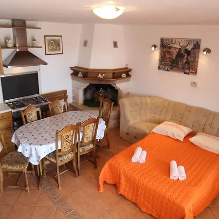 Holiday House Bilic 211